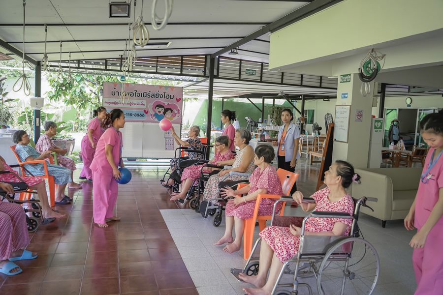 กิจกรรมศูนย์ดูแลผู้สูงอายุ 9